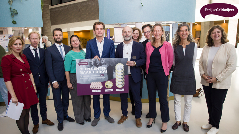 Overhandiging PO Klimaat aan Tk Commissie Klimaat.png