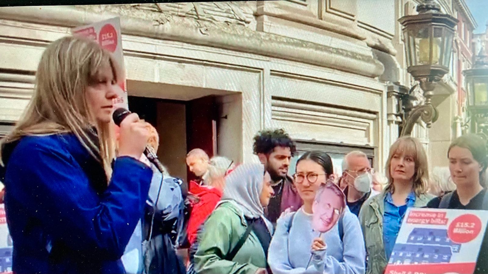 Shareholders are growingly sceptical on Shell's policies, board doesn´t